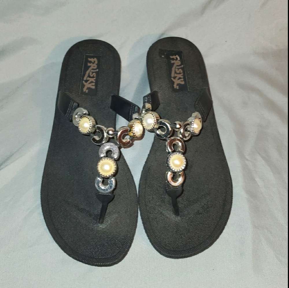 ✔️FRISKY black sandals